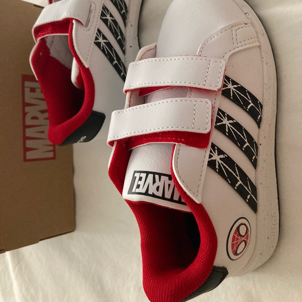 Adidas grand court spider man shoes for boys size 9K